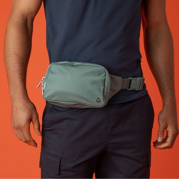 NWOT lululemon Everywhere Belt Bag LARGE 2 Liter Unisex - Picture 7 of 13